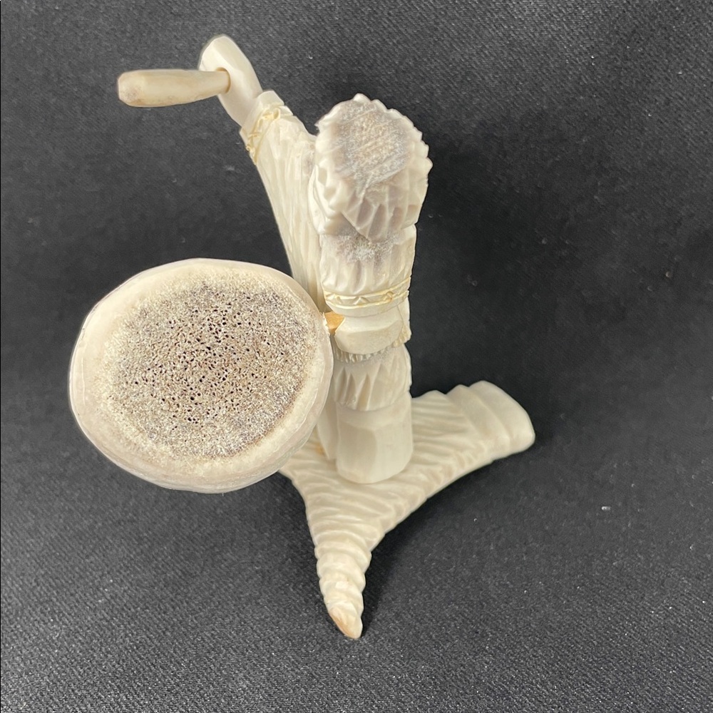 Handcarved Inuit Indigenous Caribou Antler Cribbage Board and Two Figurines - Picture 8 of 13